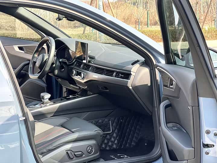 Фото 9 - Audi A4L