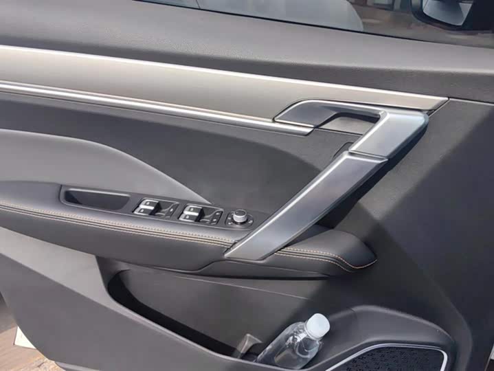 Фото 7 - Geely Coolray