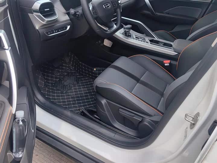 Фото 9 - Geely Coolray