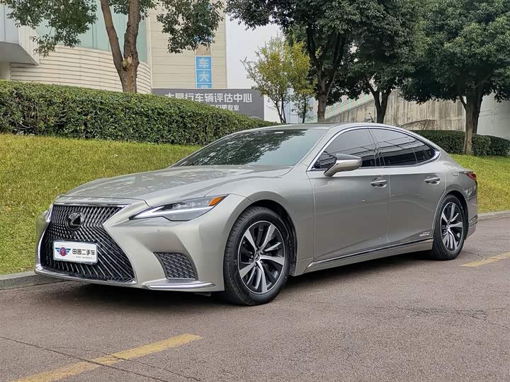 Фото 1 - Lexus LS