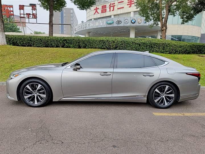 Фото 3 - Lexus LS