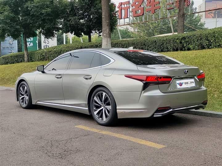Фото 4 - Lexus LS