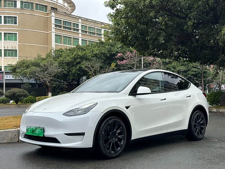 Фото 1 - Tesla Model Y