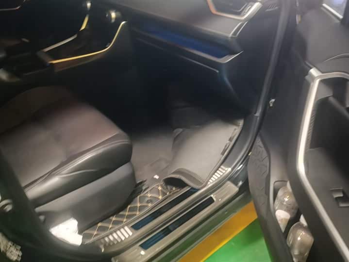 Фото 8 - Toyota Wildlander