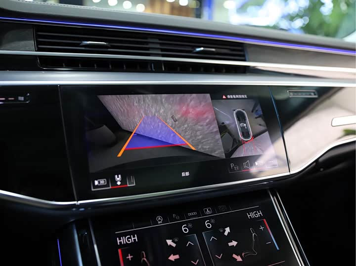 Фото 9 - Audi A8