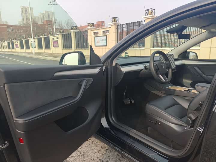 Фото 4 - Tesla Model Y