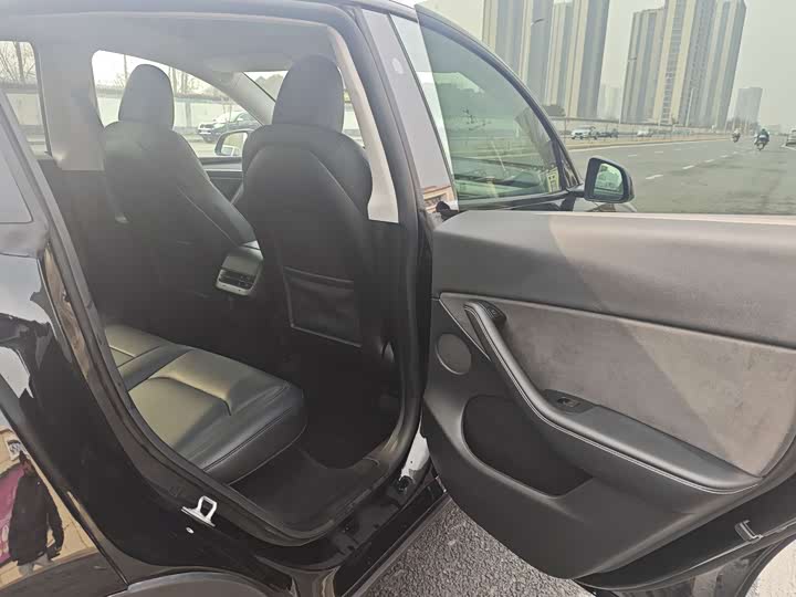 Фото 8 - Tesla Model Y