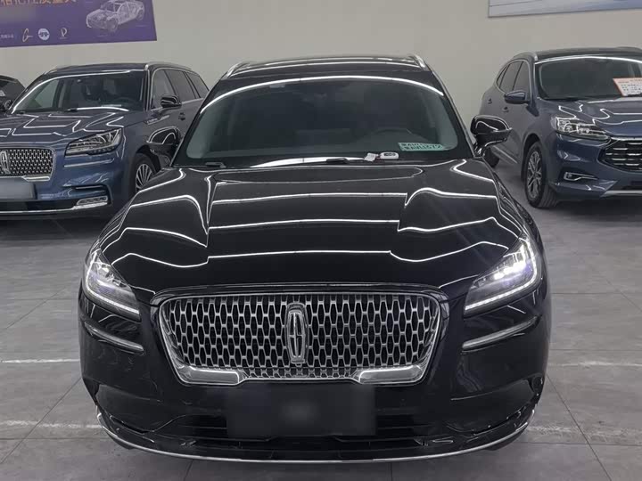 Фото 3 - Lincoln Corsair