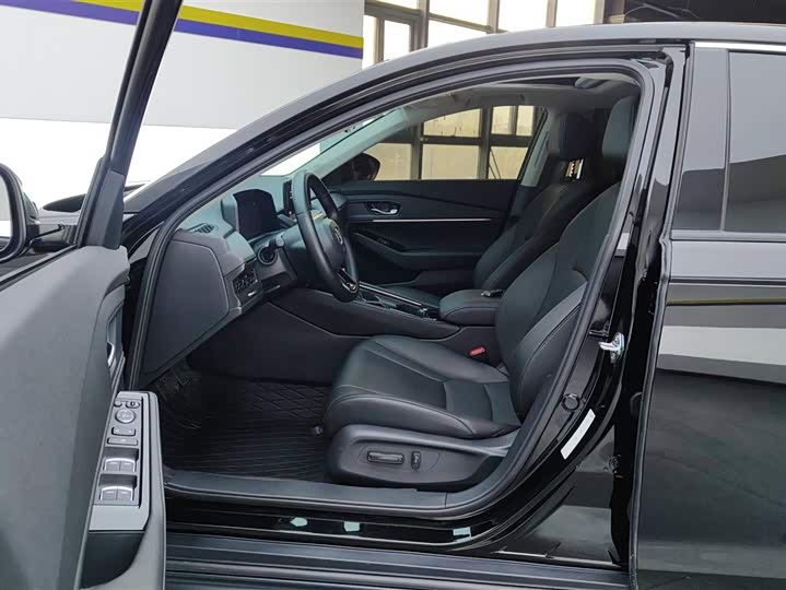 Фото 9 - Honda Accord