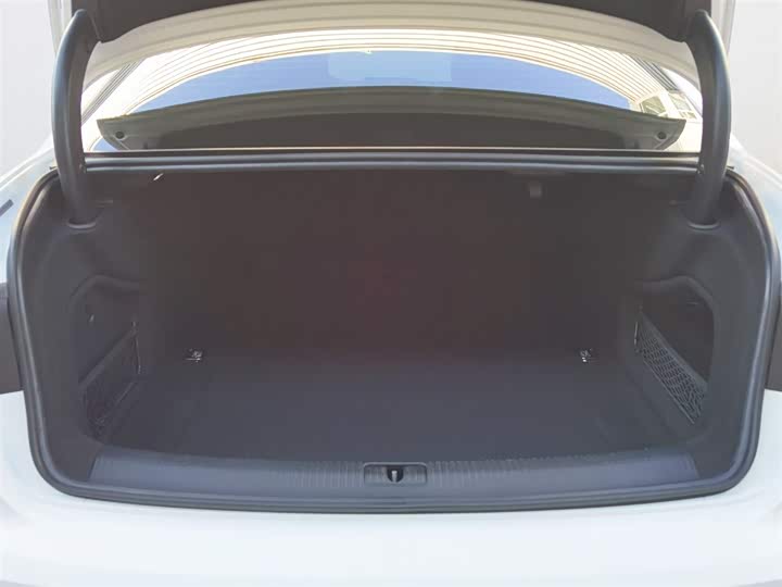 Фото 6 - Audi A4L