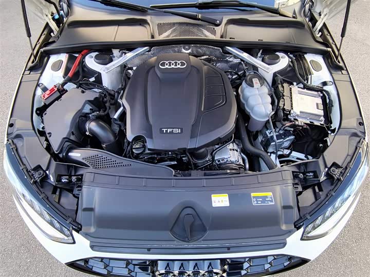 Фото 8 - Audi A4L