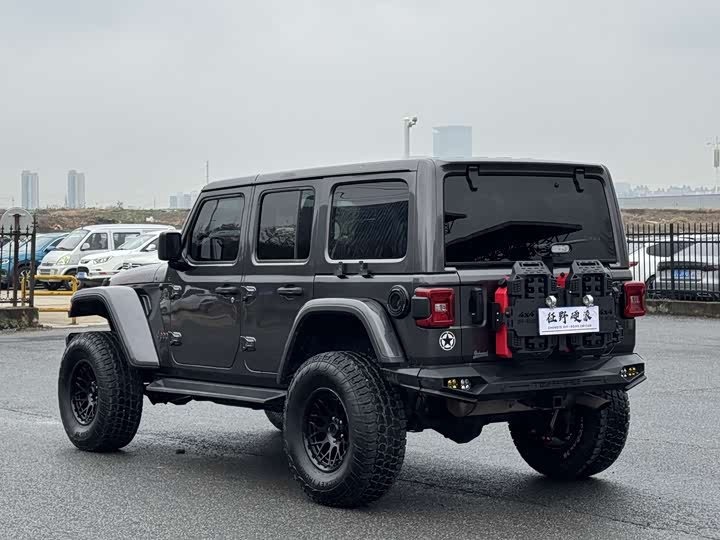 Фото 6 - Jeep Wrangler