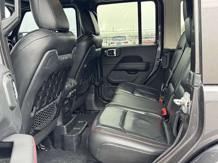 Фото 8 - Jeep Wrangler