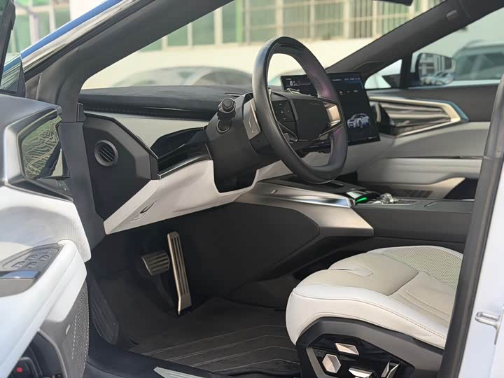 Фото 9 - HiPhi Z