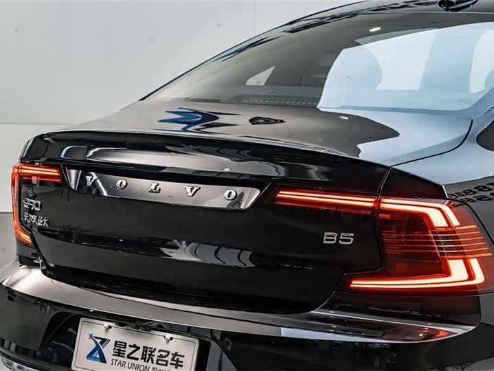 Фото 9 - Volvo S90