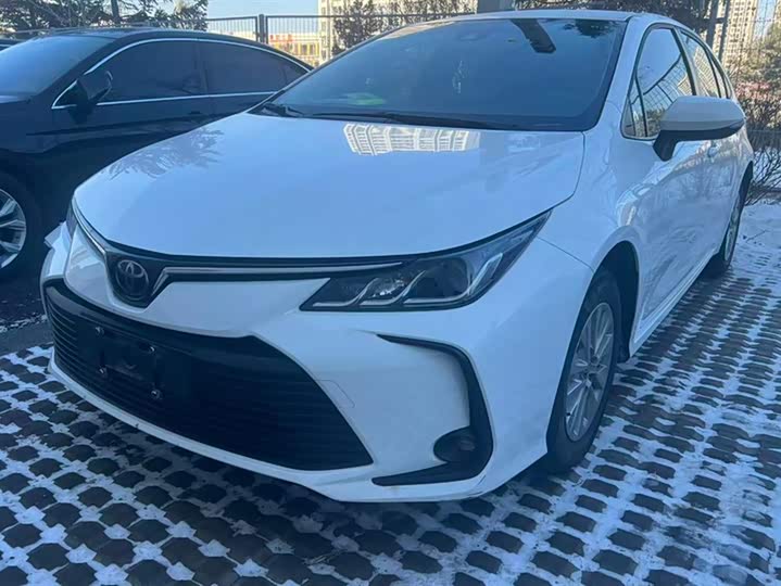 Фото 1 - Toyota Corolla