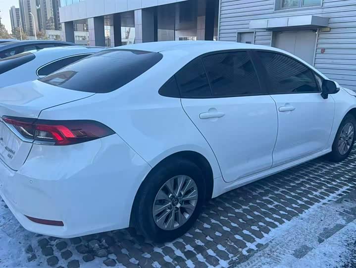 Фото 3 - Toyota Corolla