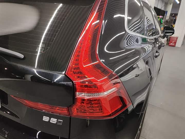 Фото 8 - Volvo XC60