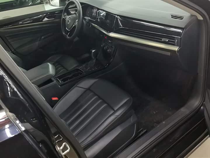 Фото 8 - Volkswagen Passat