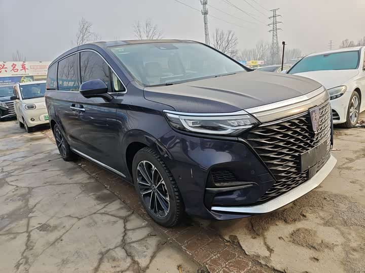 Фото 3 - Roewe iMax 8