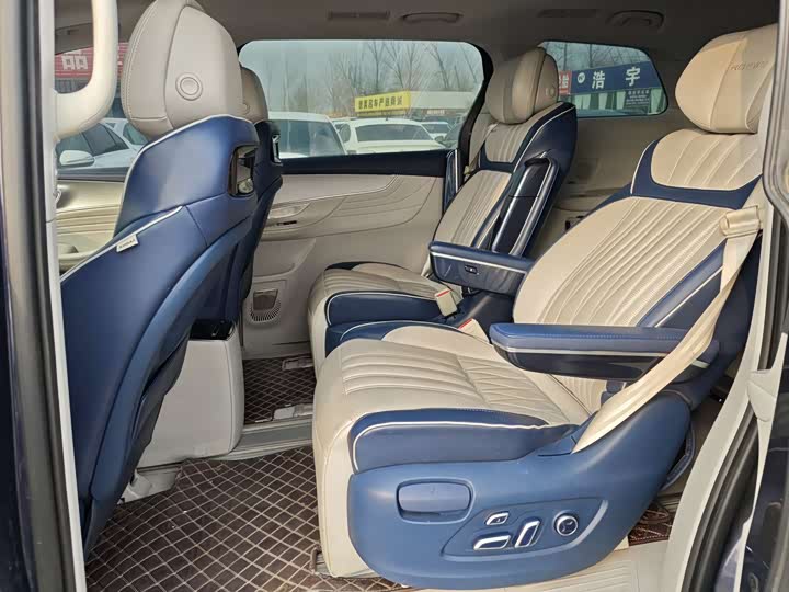 Фото 6 - Roewe iMax 8