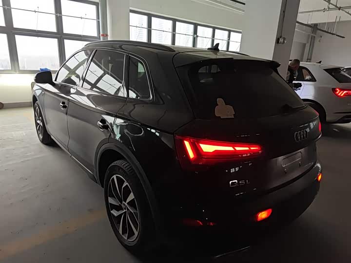 Фото 5 - Audi Q5L