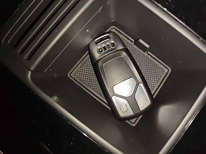 Фото 9 - Audi Q5L