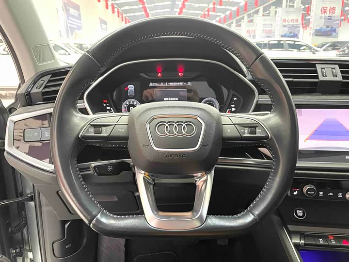 Фото 4 - Audi Q3