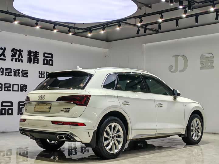 Фото 4 - Audi Q5L