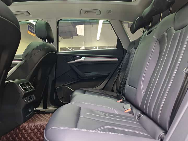 Фото 9 - Audi Q5L