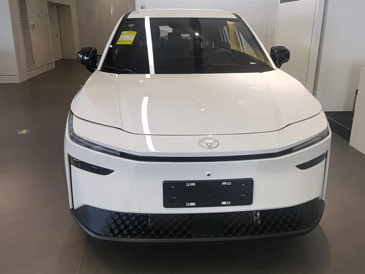 Фото 2 - Toyota bZ3X