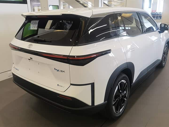 Фото 3 - Toyota bZ3X