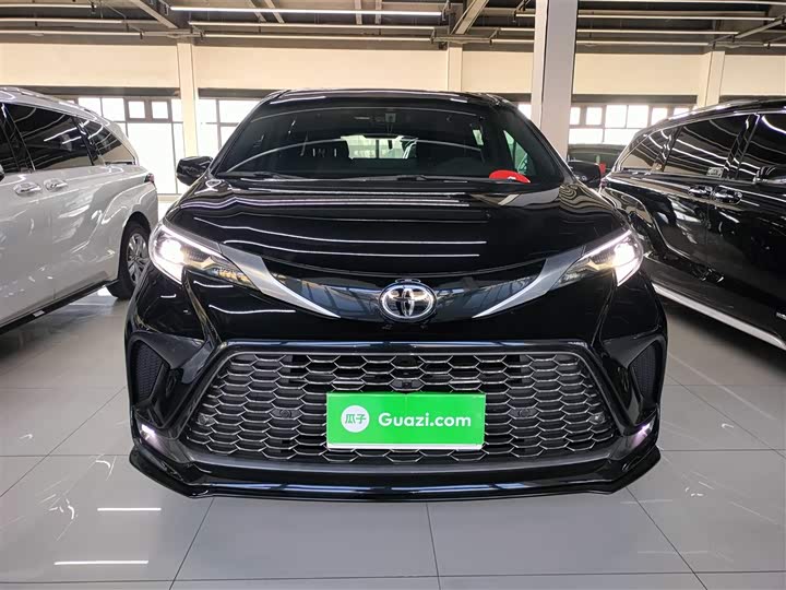 Фото 3 - Toyota Granvia