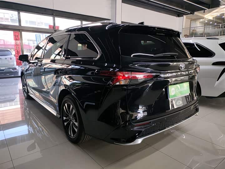 Фото 5 - Toyota Granvia