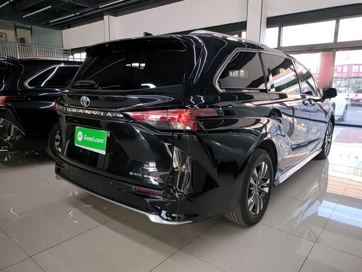 Фото 7 - Toyota Granvia