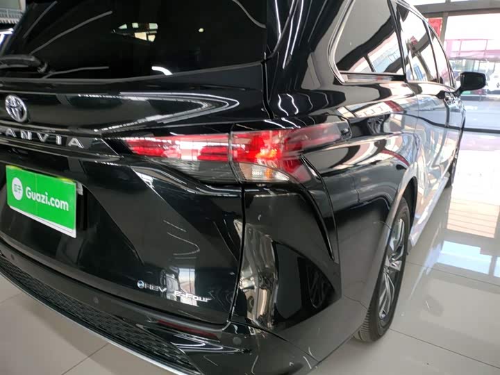 Фото 8 - Toyota Granvia