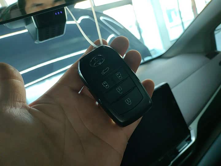 Фото 9 - Toyota Granvia