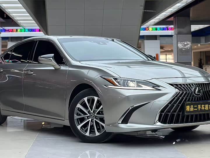Фото 3 - Lexus ES