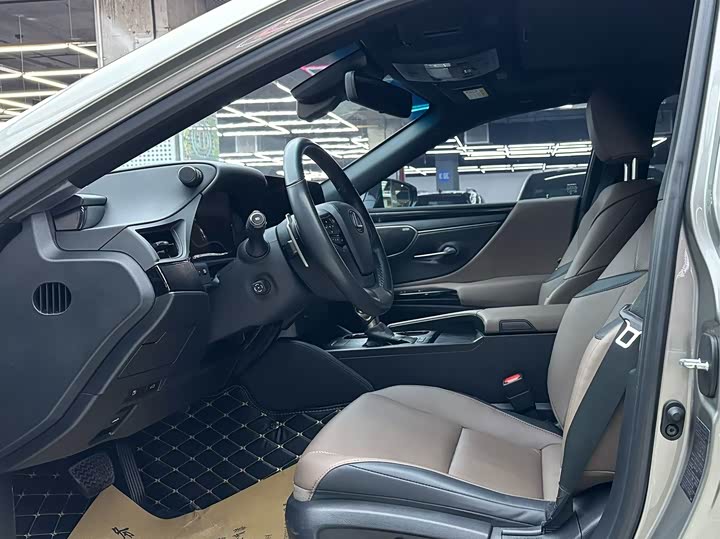 Фото 4 - Lexus ES