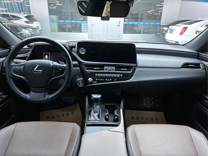 Фото 5 - Lexus ES