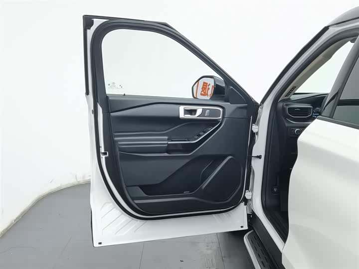 Фото 8 - Ford Explorer