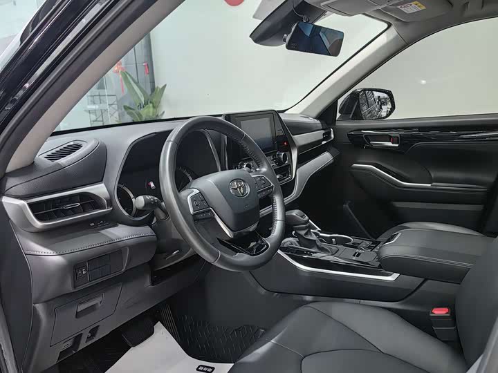 Фото 5 - Toyota Highlander