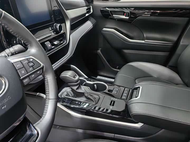 Фото 9 - Toyota Highlander