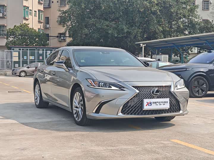 Фото 2 - Lexus ES