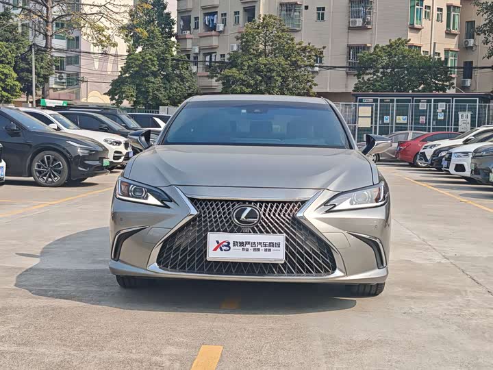 Фото 3 - Lexus ES