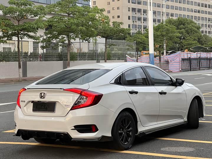 Фото 4 - Honda Civic