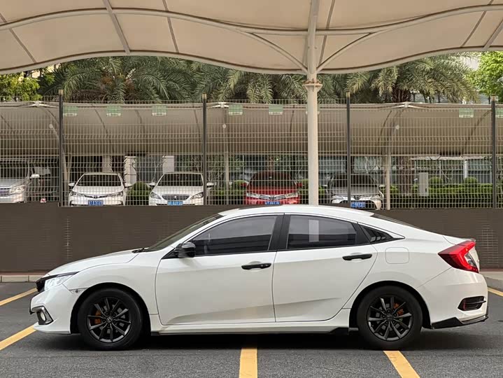 Фото 7 - Honda Civic