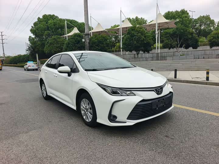 Фото 3 - Toyota Corolla