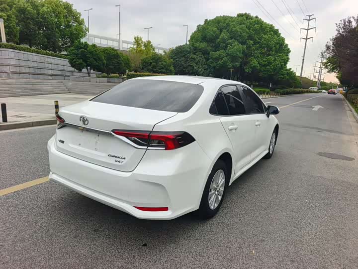 Фото 4 - Toyota Corolla