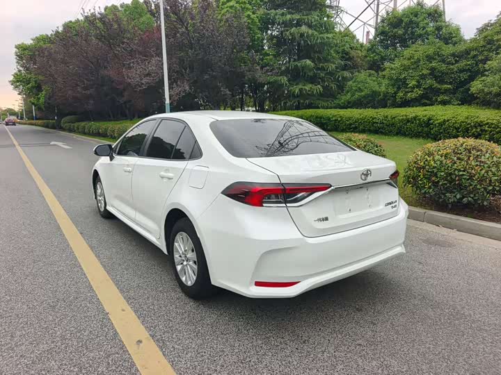 Фото 6 - Toyota Corolla